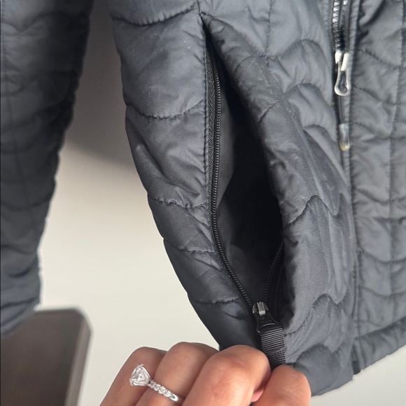 The North Face Women’s Quilted Black Puffer Jacket - Picture 5 of 7